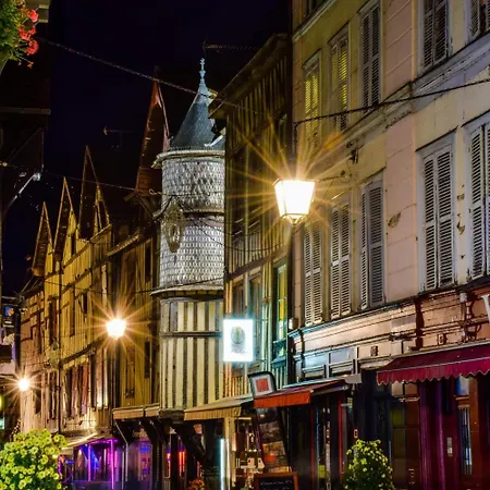 Hotel L'Hotel Du Marais Romilly Centre 2*