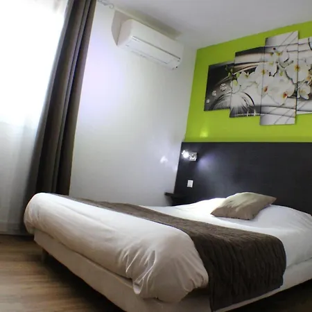 Hotel L'Hotel Du Marais Romilly Centre 2*