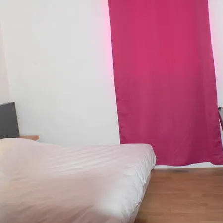 L'hotel Du Marais Centre 2* Ромийи-сюр-Сен