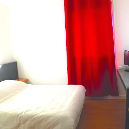L'hotel Du Marais Centre 2* Ромийи-сюр-Сен